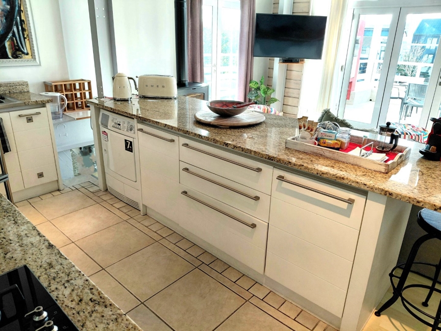 1 Bedroom Property for Sale in Thesen Islands Western Cape